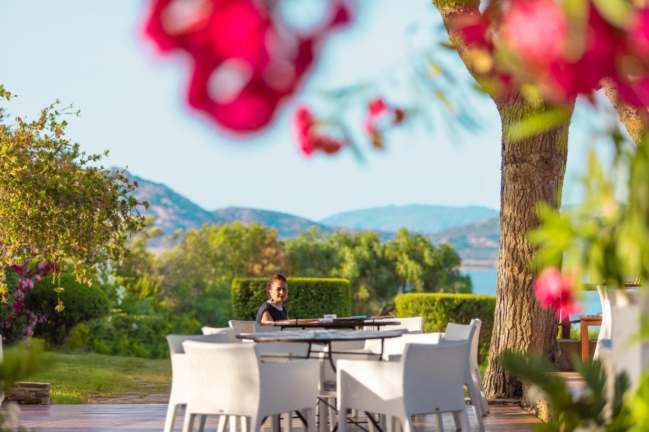 Unahotels Club Hotel Ancora Stintino Bagian luar foto