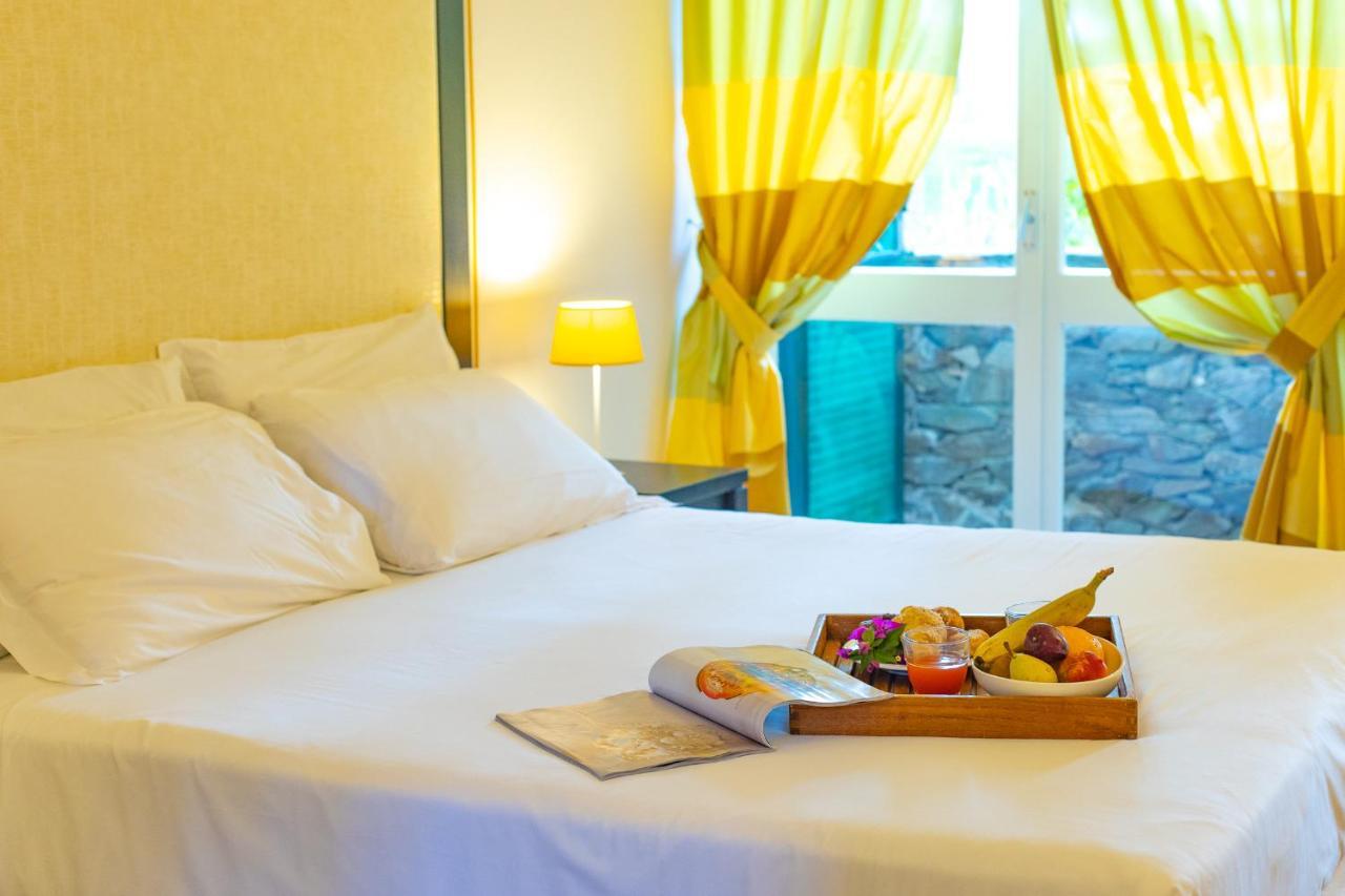 Unahotels Club Hotel Ancora Stintino Bagian luar foto